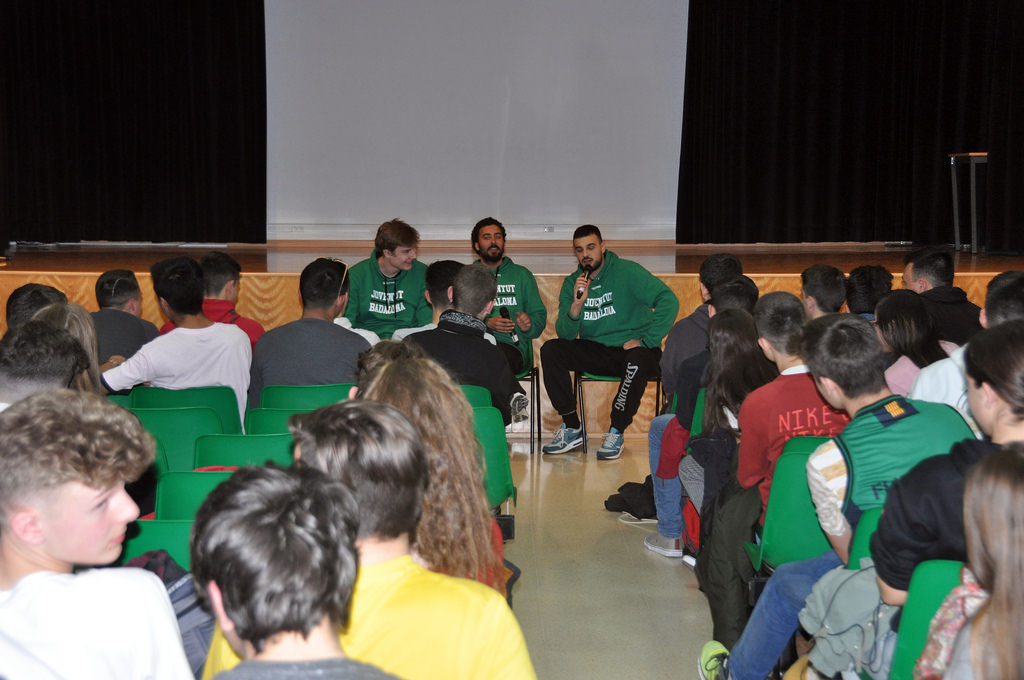 Visita de jugadors del Joventut de Badalona